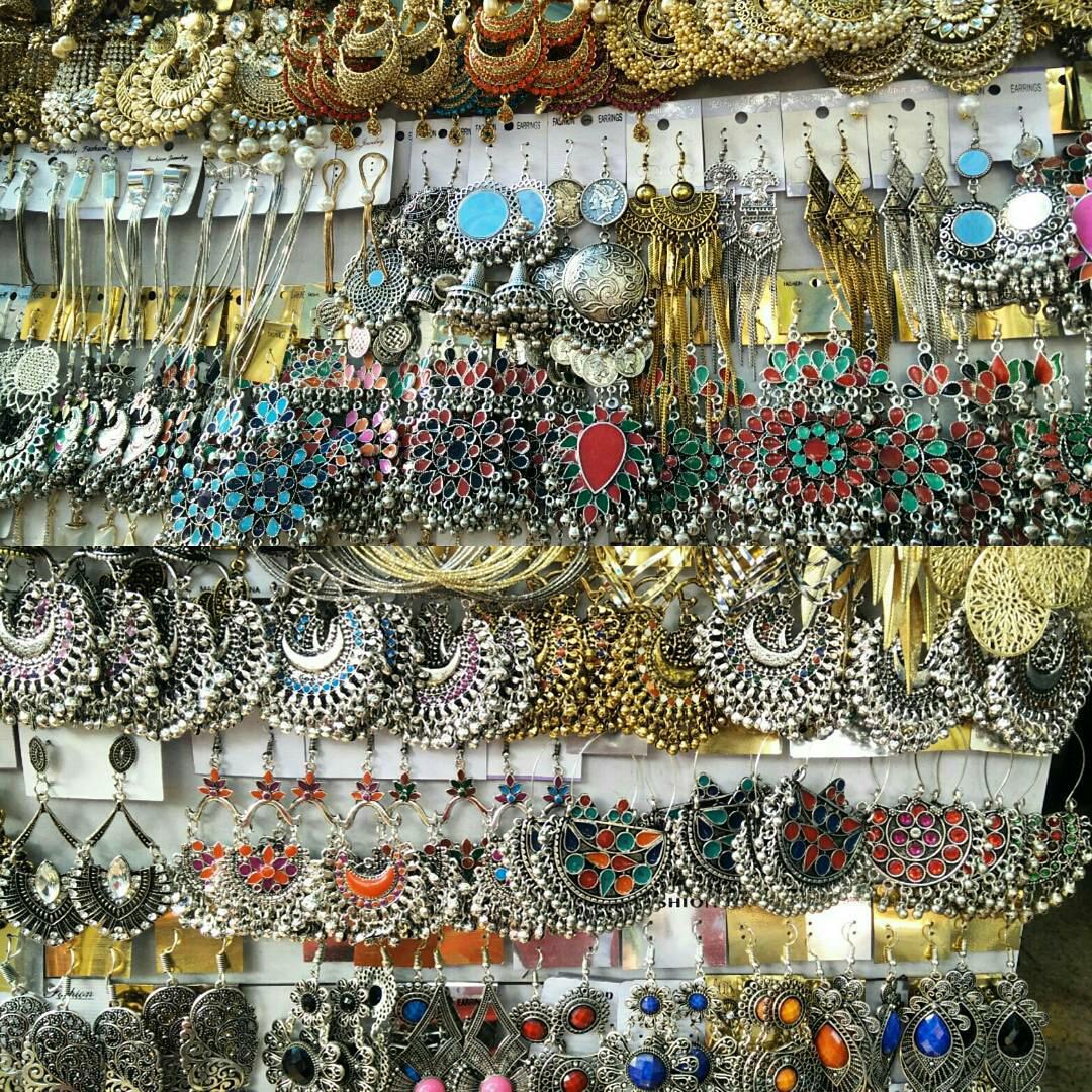 Grab All Kinds Of Beautiful Earrings At This Janpath Stall | LBB