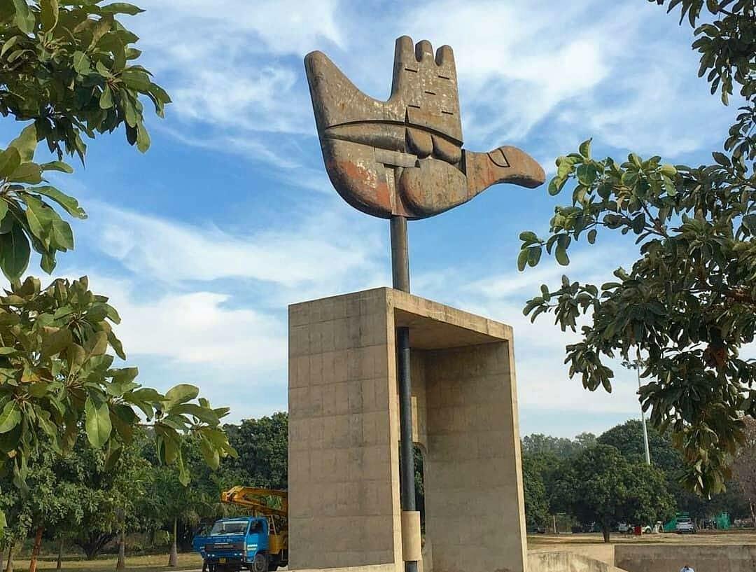 THE OPEN HAND Le Corbusier’s Chandigarh Katsunori Watanabe, Le Corbusier's Open Hand Monument